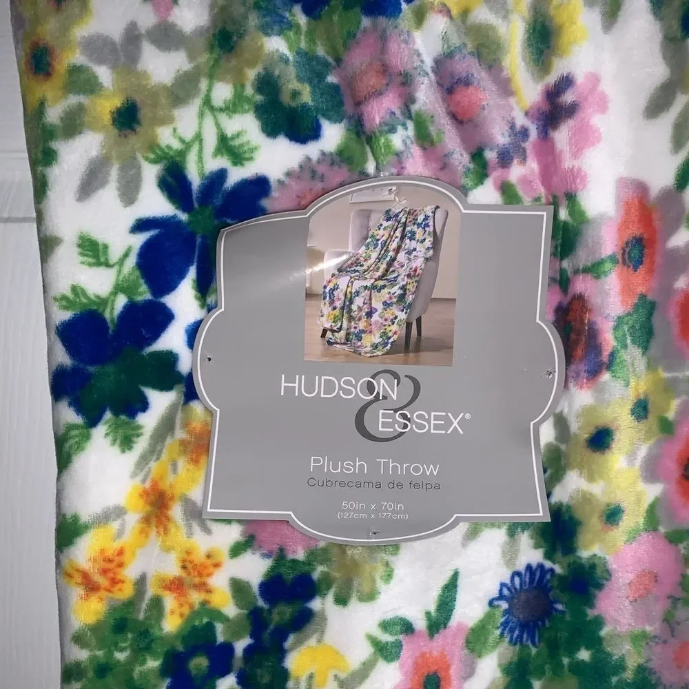 Spring Easter Adorable Soft Floral throw Blanket NWT Garden Vibrant Gorgeous NWT